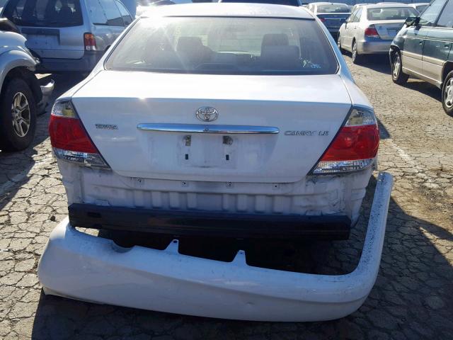 4T1BE32K15U555836 - 2005 TOYOTA CAMRY LE WHITE photo 9