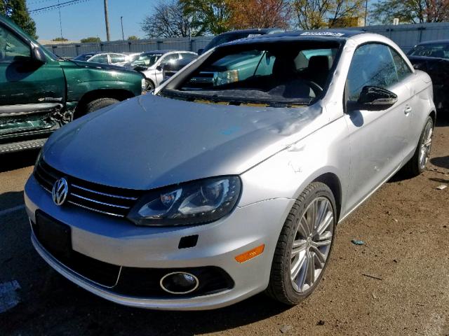 WVWBW8AH5DV000112 - 2013 VOLKSWAGEN EOS KOMFOR SILVER photo 2