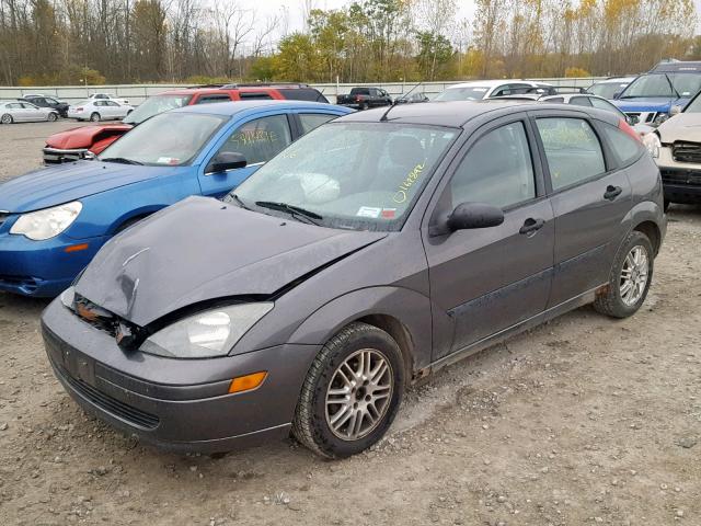 3FAFP37Z23R173945 - 2003 FORD FOCUS ZX5 GRAY photo 2