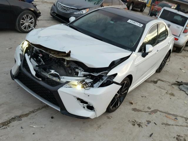 4T1B61HK3JU079611 - 2018 TOYOTA CAMRY XSE WHITE photo 2