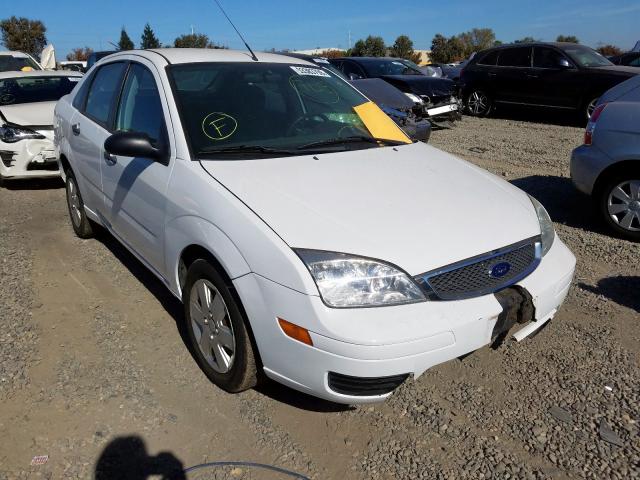 1FAHP34N67W186078 - 2007 FORD FOCUS ZX4 WHITE photo 1