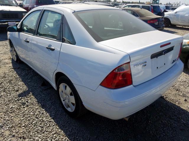 1FAHP34N67W186078 - 2007 FORD FOCUS ZX4 WHITE photo 3