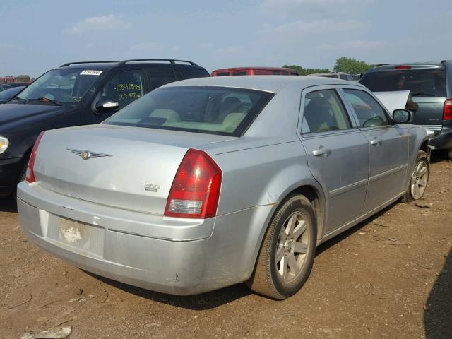 2C3KA53G77H647842 - 2007 CHRYSLER 300 TOURIN SILVER photo 4