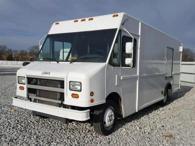 4UZAANBW73CL12525 - 2003 FREIGHTLINER CHASSIS M WHITE photo 2