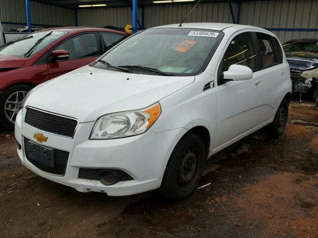 KL1TD6DE8BB149068 - 2011 CHEVROLET AVEO LS WHITE photo 2