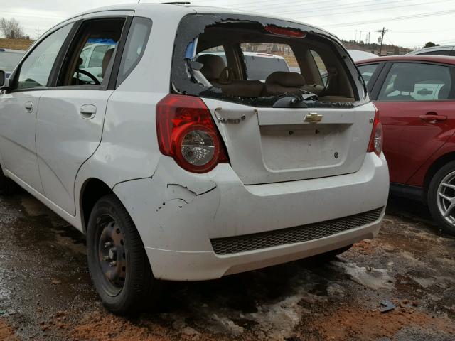 KL1TD6DE8BB149068 - 2011 CHEVROLET AVEO LS WHITE photo 9