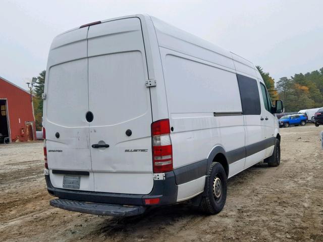 WD3PE8DC9E5934391 - 2014 MERCEDES-BENZ SPRINTER 2 WHITE photo 4