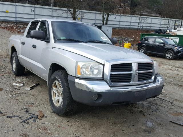 1D7HW48N35S338728 - 2005 DODGE DAKOTA QUA SILVER photo 1