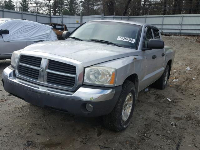 1D7HW48N35S338728 - 2005 DODGE DAKOTA QUA SILVER photo 2