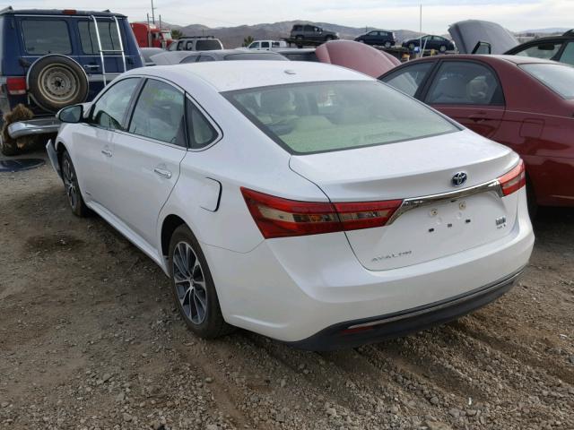 4T1BD1EB5JU060441 - 2018 TOYOTA AVALON HYB WHITE photo 3