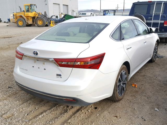 4T1BD1EB5JU060441 - 2018 TOYOTA AVALON HYB WHITE photo 4