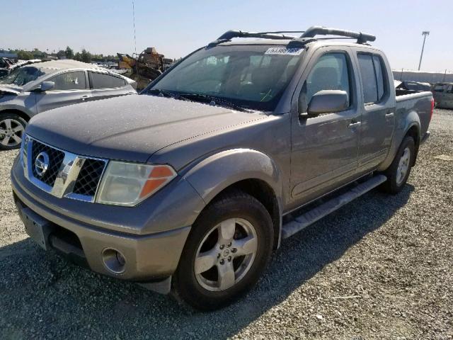 1N6AD07U86C440277 - 2006 NISSAN FRONTIER C BROWN photo 2