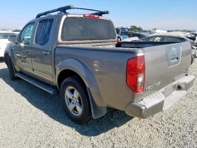 1N6AD07U86C440277 - 2006 NISSAN FRONTIER C BROWN photo 3