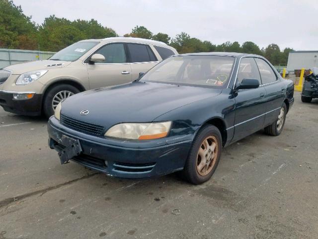 JT8GK13T9R0021882 - 1994 LEXUS ES 300 GREEN photo 2