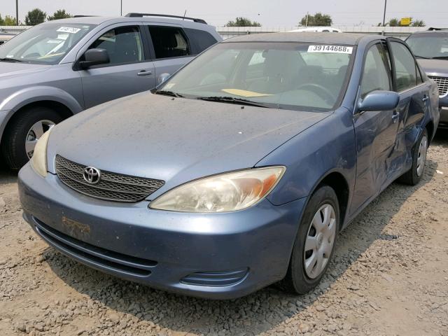 4T1BE32K140799419 - 2004 TOYOTA CAMRY LE/X BLUE photo 2