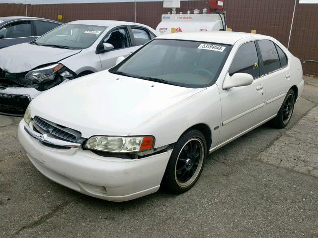 1N4DL01DX1C168339 - 2001 NISSAN ALTIMA XE WHITE photo 2