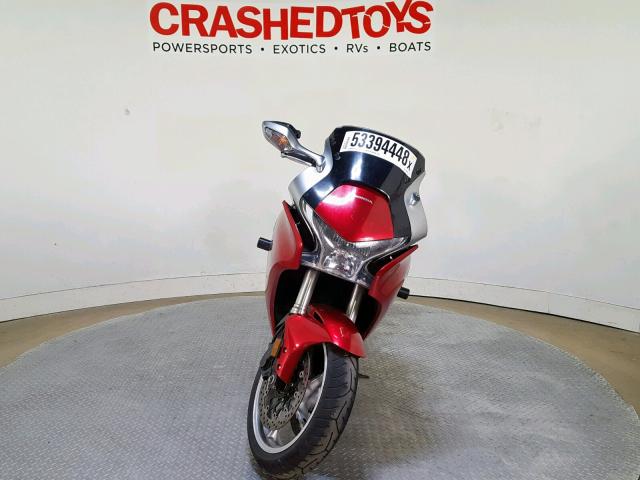 JH2SC6316AK000623 - 2010 HONDA VFR1200 F TWO TONE photo 3