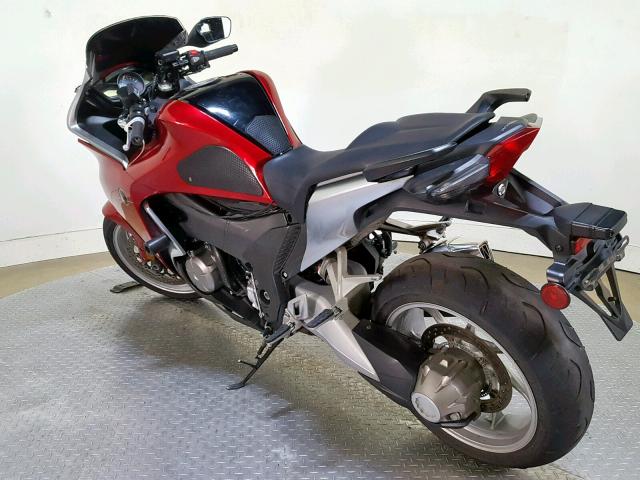 JH2SC6316AK000623 - 2010 HONDA VFR1200 F TWO TONE photo 6