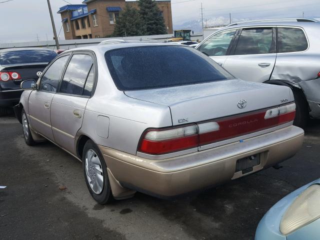 1NXBB02E8TZ428029 - 1996 TOYOTA COROLLA DX SILVER photo 3