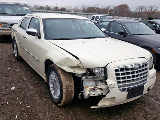 2C3CA5CV1AH233207 - 2010 CHRYSLER 300 TOURIN WHITE photo 1