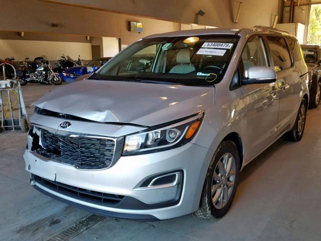 KNDMB5C17K6500489 - 2019 KIA SEDONA LX SILVER photo 2