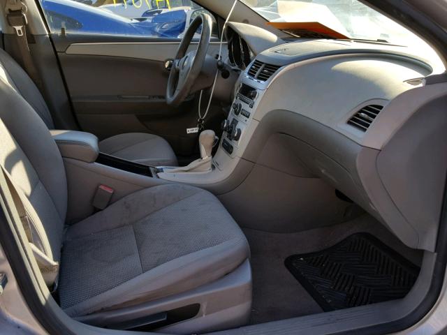 1G1ZA5E01CF379272 - 2012 CHEVROLET MALIBU LS 银色 照片 5