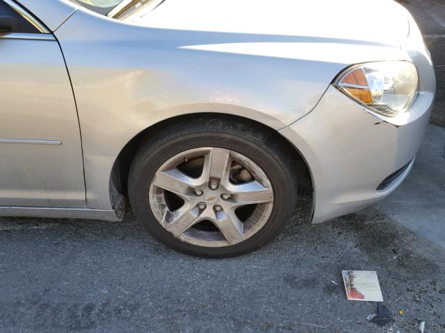 1G1ZA5E01CF379272 - 2012 CHEVROLET MALIBU LS 银色 照片 9