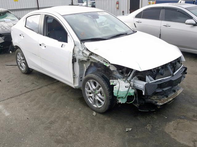 3MYDLBZV4GY104902 - 2016 TOYOTA SCION IA WHITE photo 1