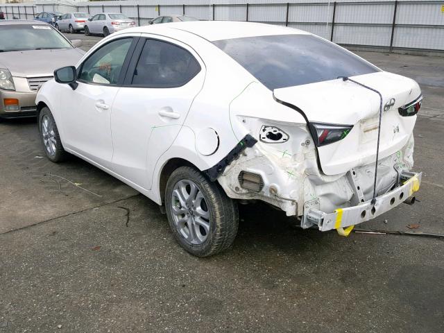 3MYDLBZV4GY104902 - 2016 TOYOTA SCION IA WHITE photo 3