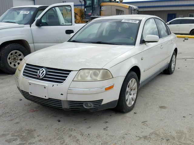 WVWPH63B71P096726 - 2001 VOLKSWAGEN PASSAT GLS WHITE photo 2