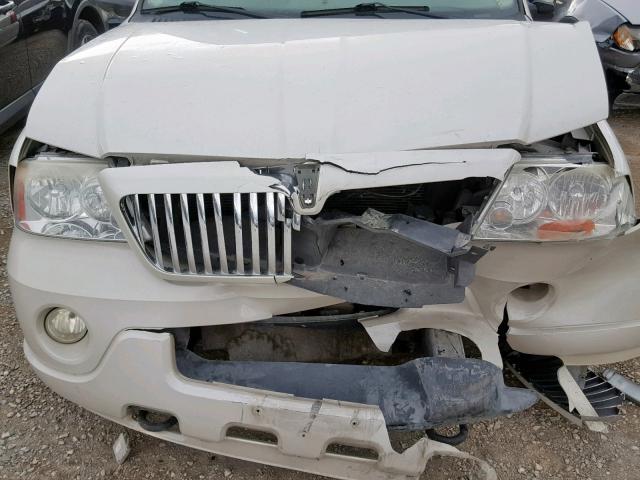 5LMFU28R14LJ35322 - 2004 LINCOLN NAVIGATOR WHITE photo 7