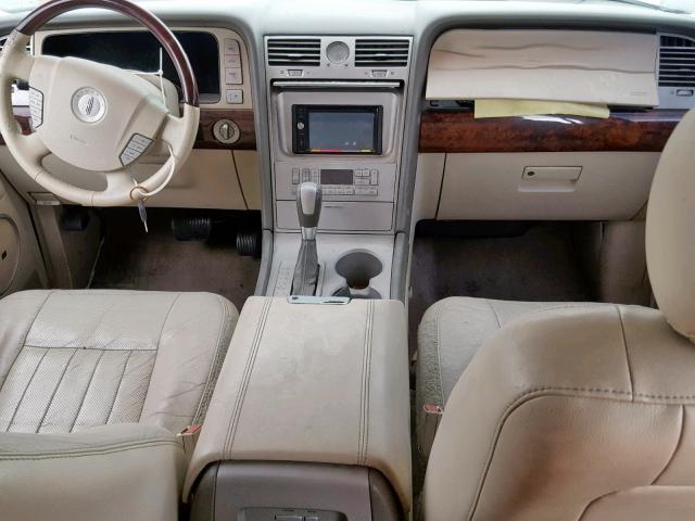 5LMFU28R14LJ35322 - 2004 LINCOLN NAVIGATOR WHITE photo 9