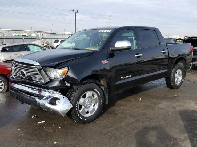 5TFHW5F18DX316435 - 2013 TOYOTA TUNDRA CRE BLACK photo 2