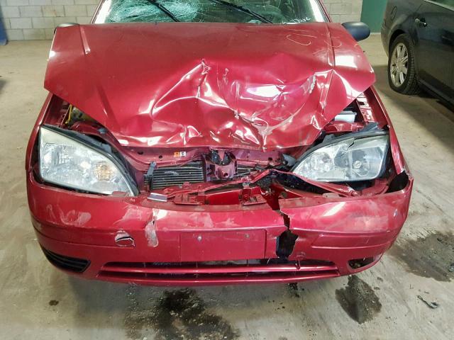 1FAFP34N55W239583 - 2005 FORD FOCUS ZX4 RED photo 7