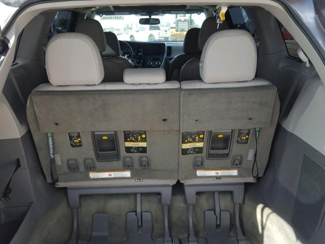 5TDYZ3DC9HS825252 - 2017 TOYOTA SIENNA XLE GRAY photo 9