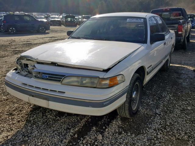 2FACP74W0NX227851 - 1992 FORD CROWN VICT WHITE photo 2