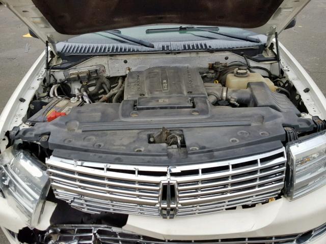 5LMFU28548LJ20512 - 2008 LINCOLN NAVIGATOR Weiß Foto 7