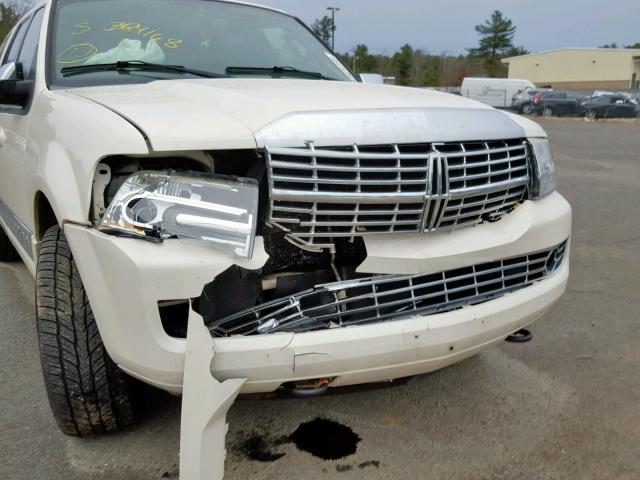 5LMFU28548LJ20512 - 2008 LINCOLN NAVIGATOR Weiß Foto 9