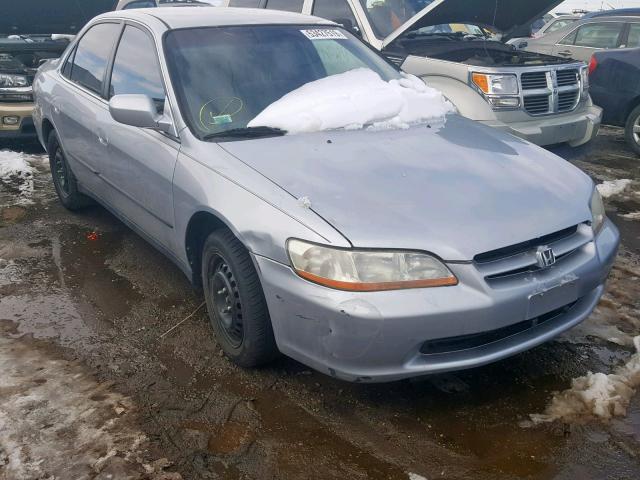 1HGCG5643YA112640 - 2000 HONDA ACCORD LX SILVER photo 1