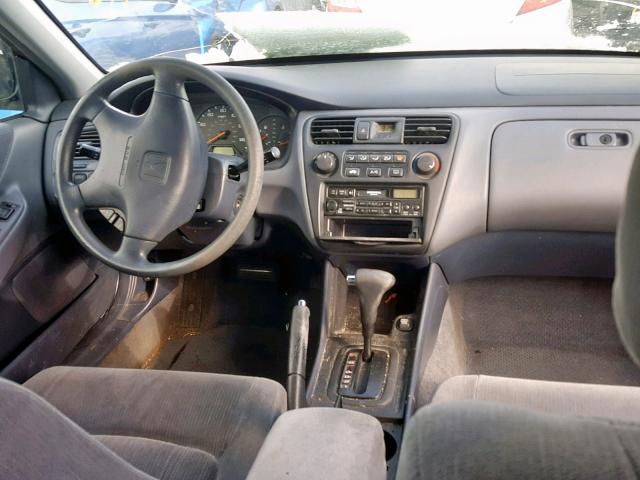 1HGCG5643YA112640 - 2000 HONDA ACCORD LX SILVER photo 9