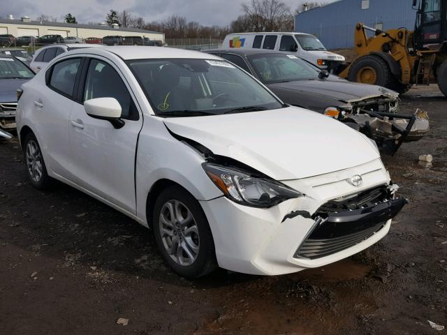 3MYDLBZV8GY128443 - 2016 TOYOTA SCION IA WHITE photo 1