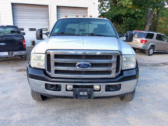 1FDAW56P25EB73397 - 2005 FORD F550 SUPER WHITE photo 2