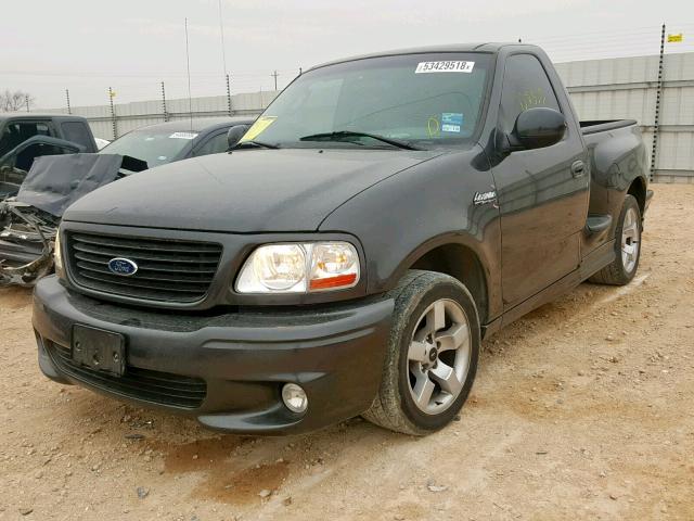 2FTZF07372CA79314 - 2002 FORD F150 SVT L CHARCOAL photo 2