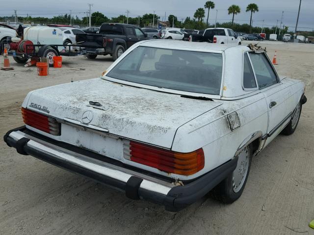 WDBBA48D0JA088062 - 1988 MERCEDES-BENZ 560 SL WHITE photo 4