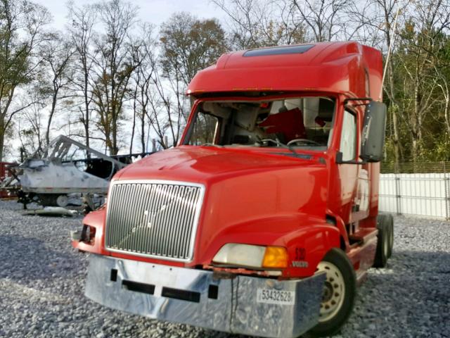 4V4NC9JHX1N260873 - 2001 VOLVO VN VNL RED photo 2