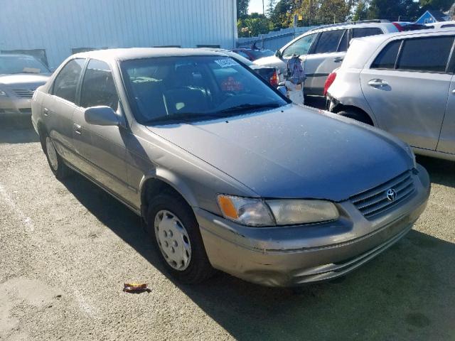 JT2BG28K0W0220083 - 1998 TOYOTA CAMRY LE BROWN photo 1