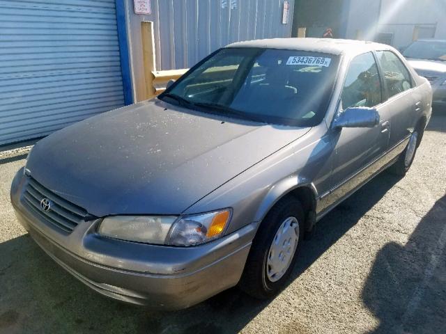 JT2BG28K0W0220083 - 1998 TOYOTA CAMRY LE BROWN photo 2