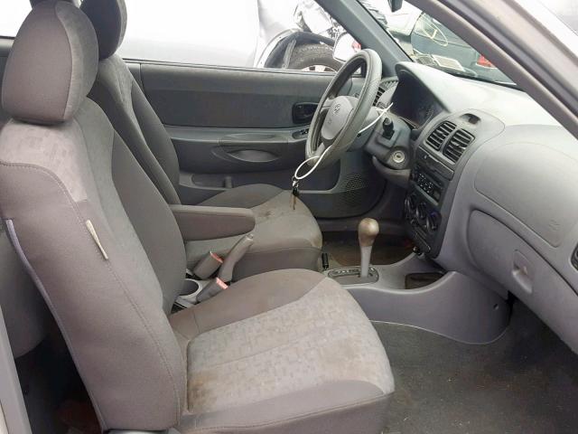 KMHCG35C05U328009 - 2005 HYUNDAI ACCENT GS GRAY photo 5