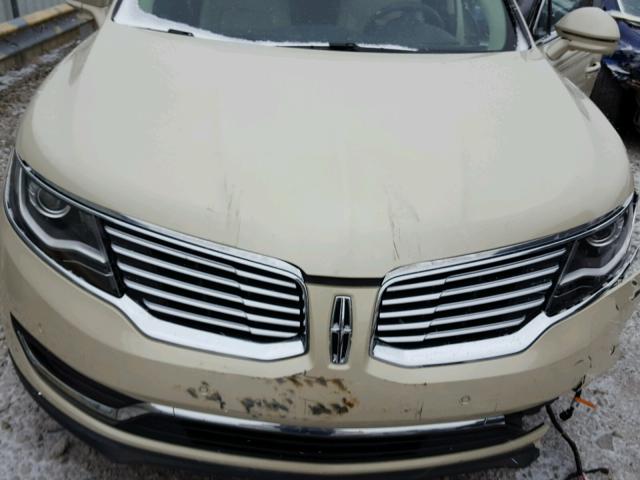 2LMTJ6LRXGBL58027 - 2016 LINCOLN MKX RESERV BEIGE photo 7