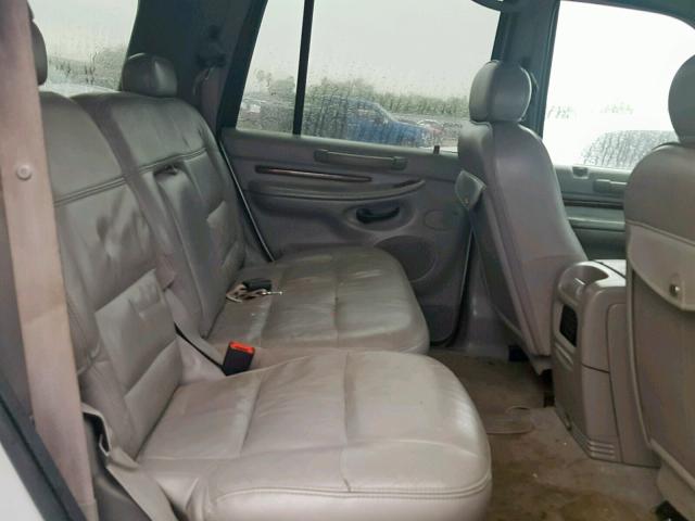 5LMEU27A4YLJ17460 - 2000 LINCOLN NAVIGATOR 银色 照片 6